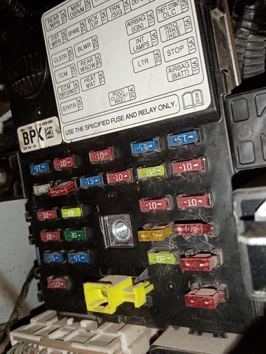 caja de fusibles interior spark